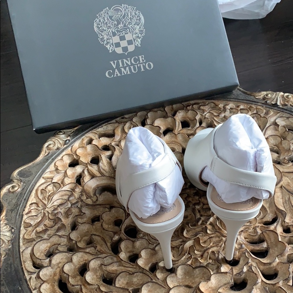Vince Camuto Crasantha Pumps - Picture 3 of 13